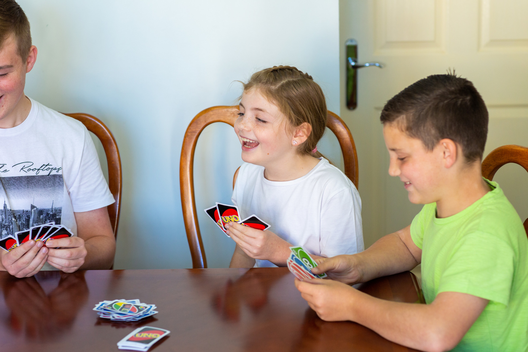 children playing uno and laughing